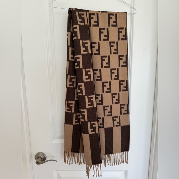 FENDI ZUCCA WOOL SCARF- REVERSIBLE WITH COA - Picture 2 of 10